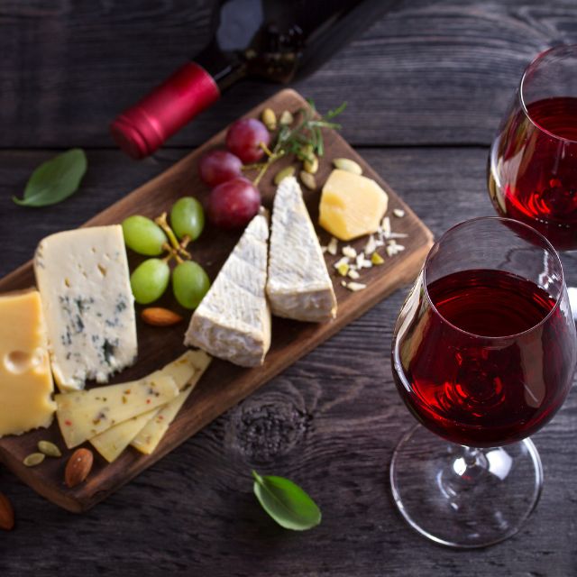 Maridaje de quesos y vinos – Combinaciones recomendadas.
