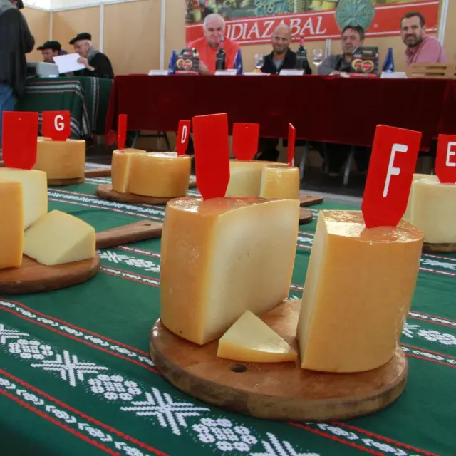 El queso Idiazabal tiene DOP, y esta feria es el lugar perfecto para entender por qué.