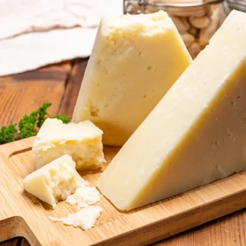 El Pecorino Romano lleva más de 2.000 años acompañando a quienes buscan sabor intenso y carácter.