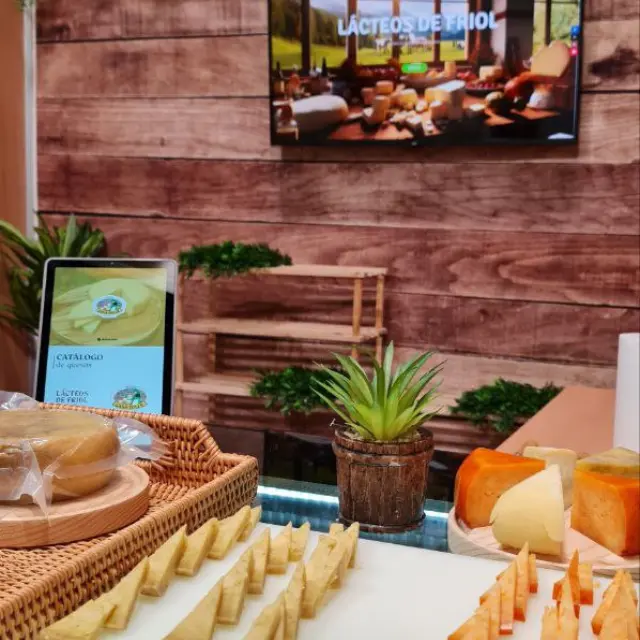 Queserías familiares, proyectos sostenibles, elaboradores de leche cruda que entienden que el queso no es solo un alimento, sino cultura.